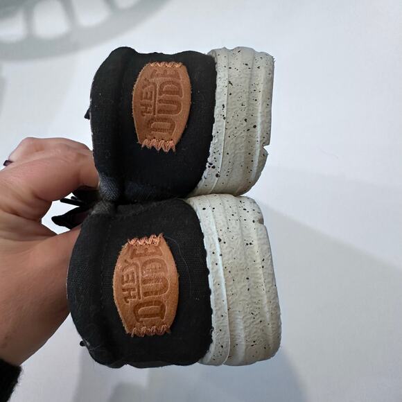 HEYDUDE YOUTH WALLY WASHED CANVAS SHOES
Black size 3 - Picture 4 of 7